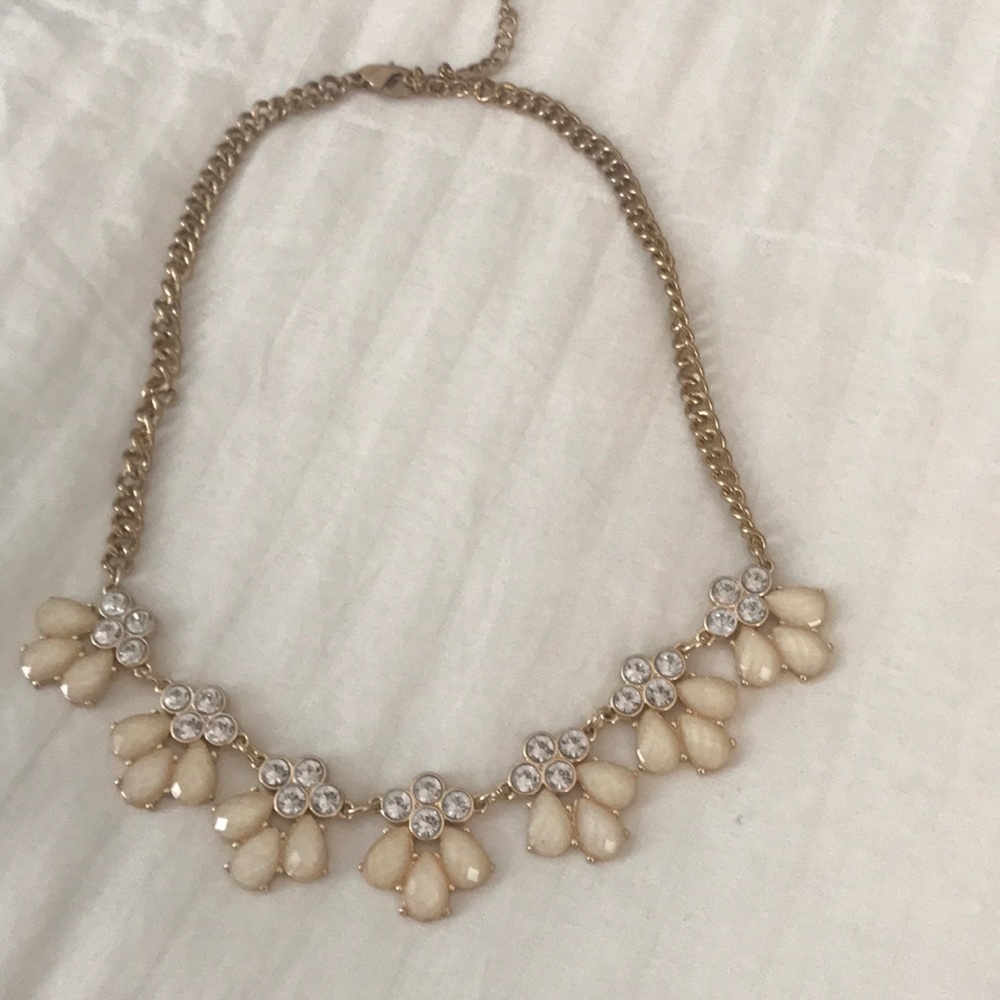 Super cute light pink necklace